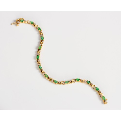 482 - AN EMERALD AND DIAMOND BRACELET