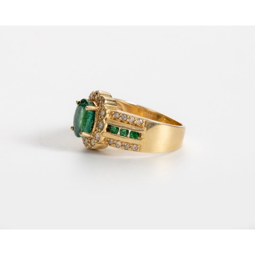 483 - AN EMERALD AND DIAMOND RING