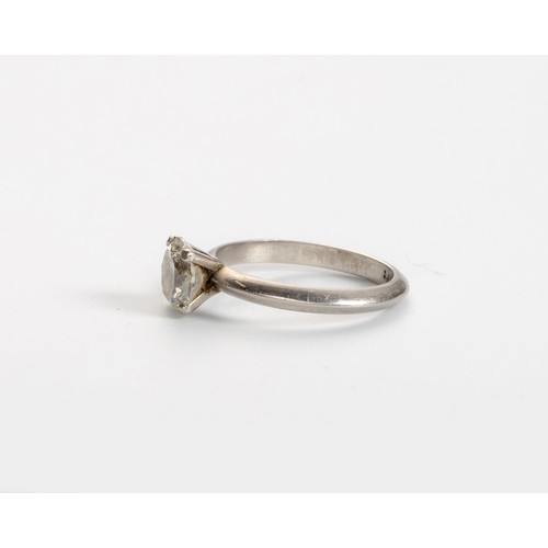 500 - A DIAMOND SOLITAIRE RING