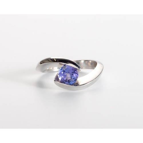 513 - A TANZANITE SOLITAIRE RING