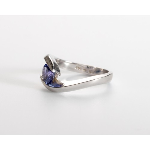 513 - A TANZANITE SOLITAIRE RING