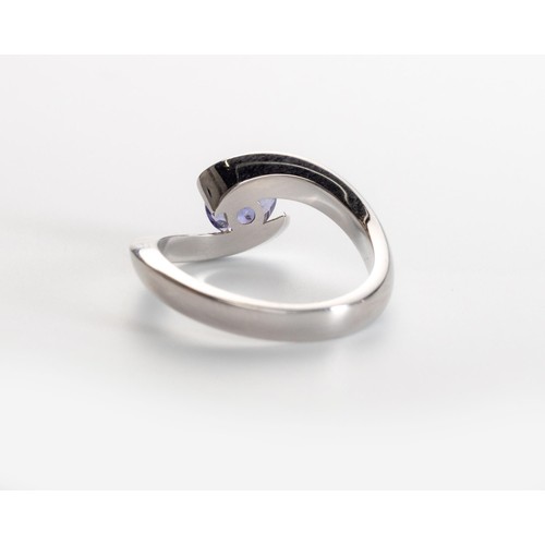 513 - A TANZANITE SOLITAIRE RING