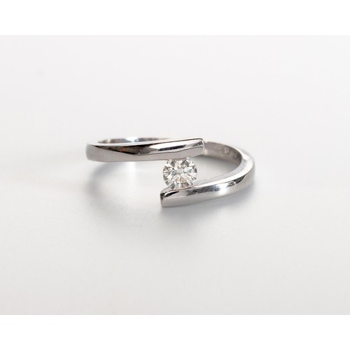 514 - A DIAMOND SOLITAIRE RING