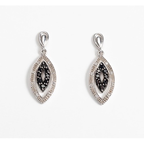 515 - A PAIR OF BLACK AND WHITE DIAMOND PENDANT EARRINGS