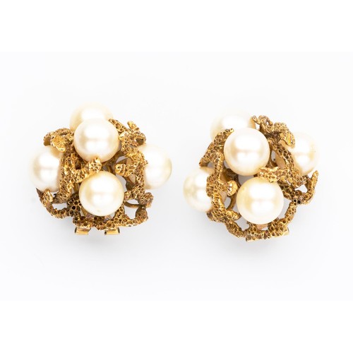 517 - A PAIR OF PEARL EAR CLIPS