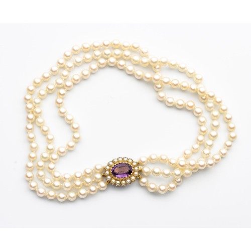 521 - A TRIPLE-STRAND PEARL CHOKER