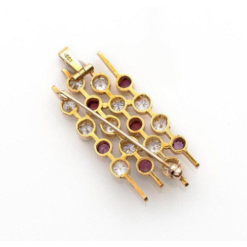 522 - A DIAMOND AND RUBY PENDANT/BROOCH