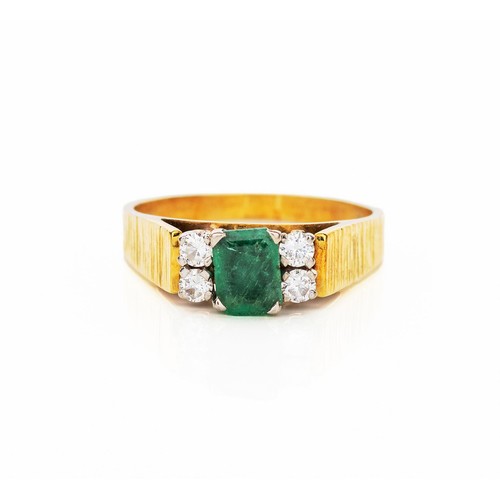 523 - AN EMERALD AND DIAMOND RING