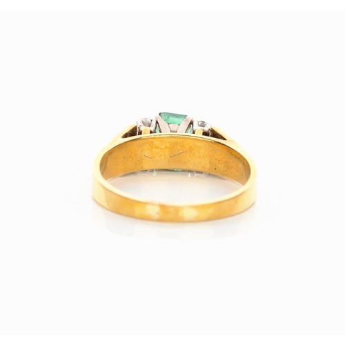 523 - AN EMERALD AND DIAMOND RING