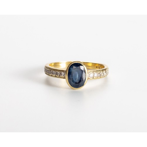 527 - A SAPPHIRE AND DIAMOND RING