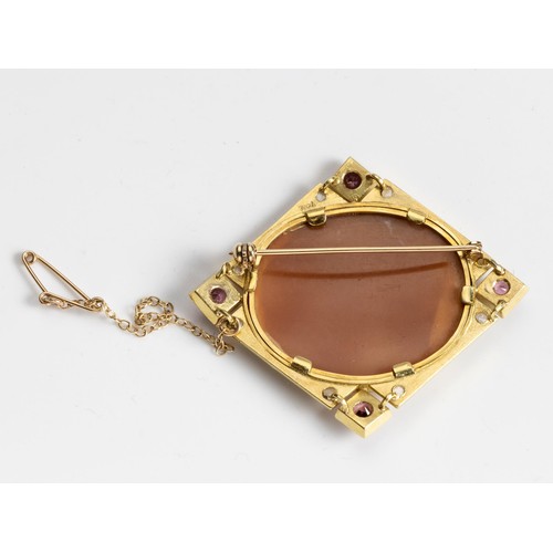 529 - A CAMEO AND GEM-SET BROOCH