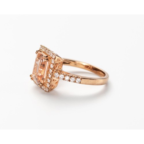 578 - A MORGANITE AND DIAMOND RING