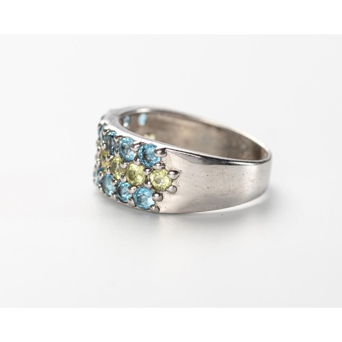 587 - A BLUE TOPAZ AND PERIDOT RING