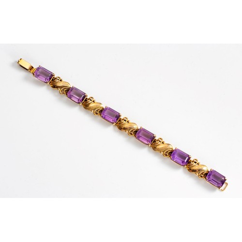 498 - AN AMETHYST BRACELET