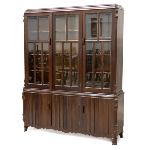 574 - A MAHOGANY BOOKCASE