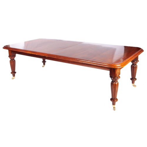 550 - A VICTORIAN-STYLE MAHOGANY EXTENDING DINING TABLE, 20TH CENTURY