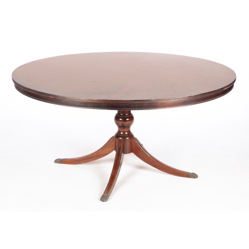 565 - A MAHOGANY TABLE