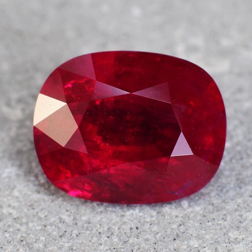 1117 - AN OVAL BRILLIANT CUT RUBY, 24.07 CARATS