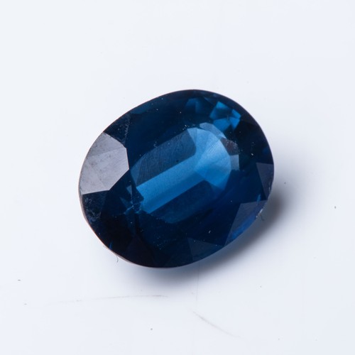 1121 - AN OVAL BRILLIANT CUT SAPPHIRE, 10.03 CARATS