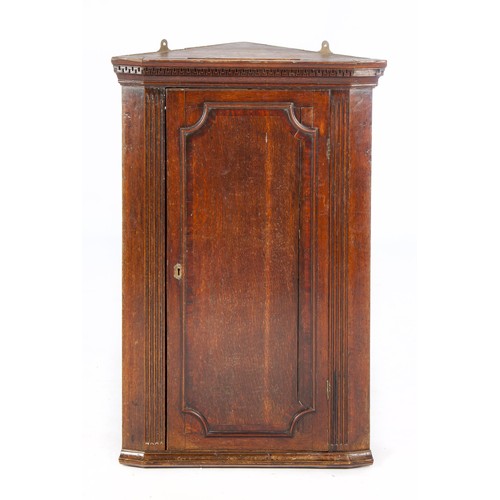 524 - A GEORGE III OAK HANGING CORNER CABINET