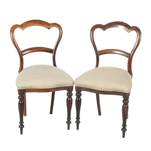 537 - A PAIR OF VICTORIAN BUSTLE-BACK SIDE CHAIRS