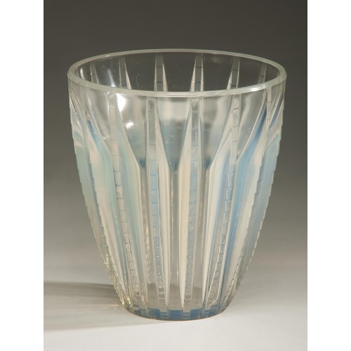 451 - A LALIQUE 'CHAMONIX' VASE, 1930s