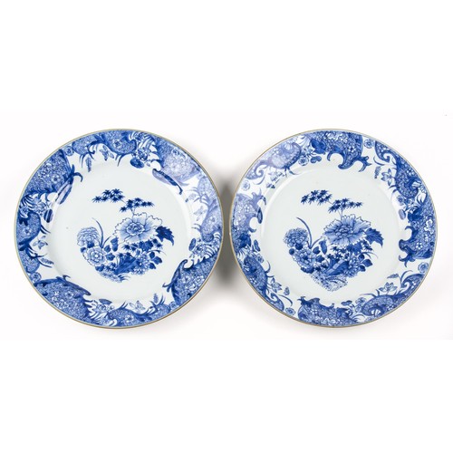 364 - A PAIR OF CHINESE BLUE AND WHITE 