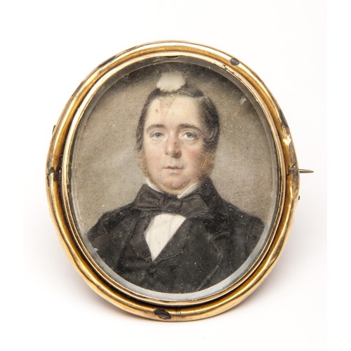 940 - A GOLD PORTRAIT BROOCH