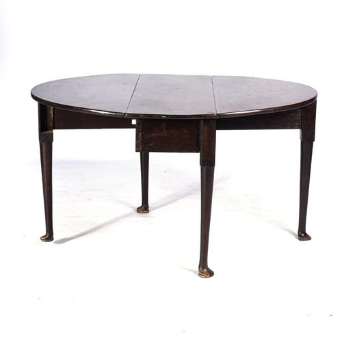 800 - AN OAK GATELEG TABLE