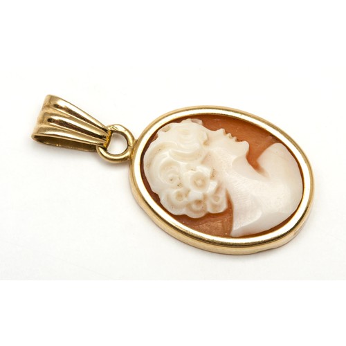 962 - A CAMEO PENDANT