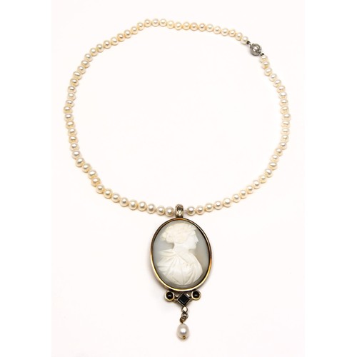 965 - A CAMEO PENDANT WITH PEARL NECKLACE