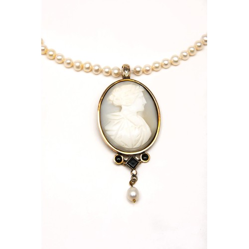 965 - A CAMEO PENDANT WITH PEARL NECKLACE