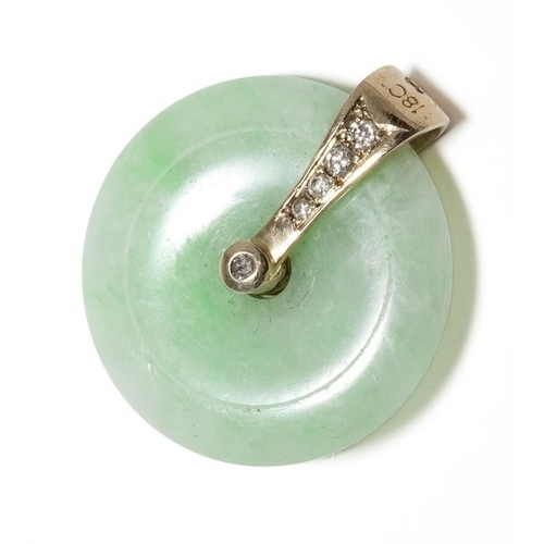 971 - A JADE AND DIAMOND PENDANT