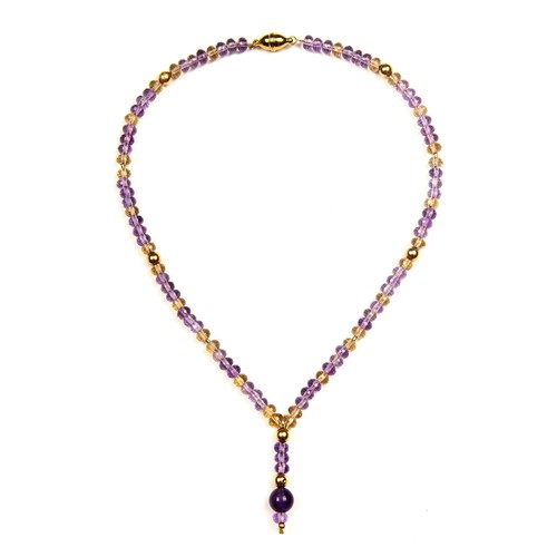 976 - AN AMETHYST AND GOLD CHAIN