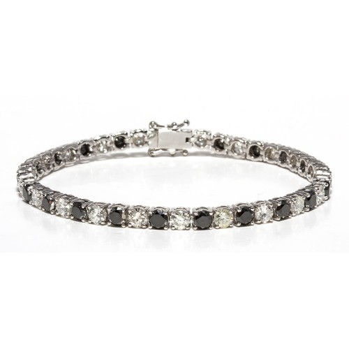 996 - A SAPPHIRE AND DIAMOND TENNIS BRACLET