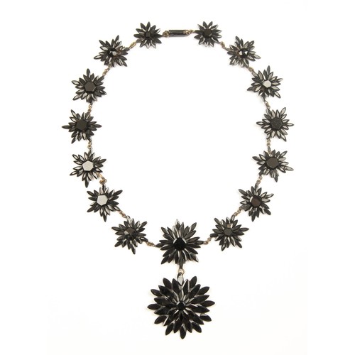 1014 - A GARNET DAISY NECKLACE