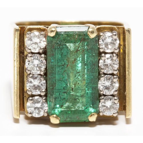 1064 - AN EMERALD AND DIAMOND RING, CIRCA 1970