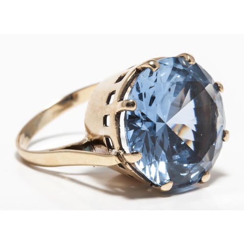 1073 - A TOPAZ RING