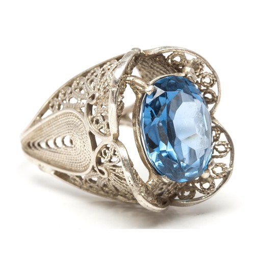 1075 - A TOPAZ RING