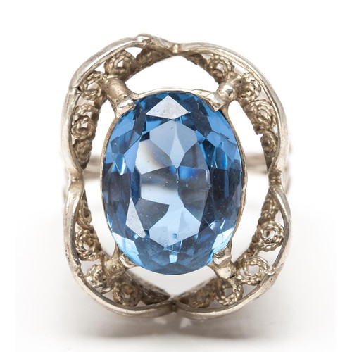 1075 - A TOPAZ RING