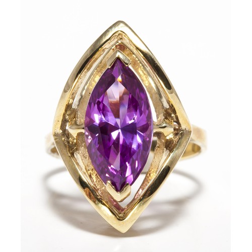 1079 - AN AMETHYST RING