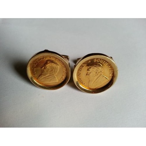 1039 - A PAIR OF GOLD R2 CUFFLINKS