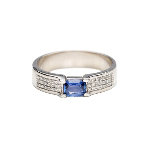 1067 - A DIAMOND AND SAPPHIRE RING