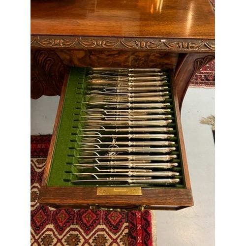 171 - A GEORGE V SILVER SET OF CUTLERY, JOSEPH RODGERS AND SONS, SHEFFIELD, 1930 WITHIN A MAHOGANY CUTLERY... 