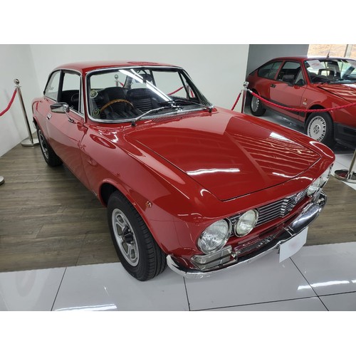 351 - AN ALFA ROMEO GTV JUNIOR DE LUX 1975 RHD