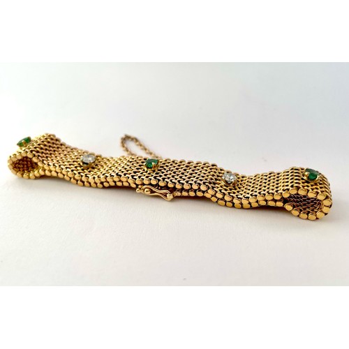 250 - A DIAMOND AND EMERALD BRACELET