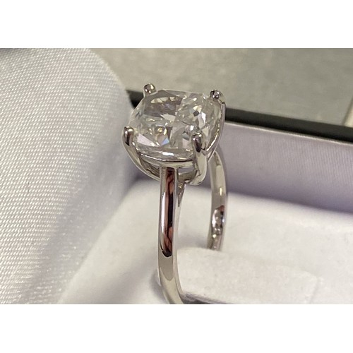 187 - A DIAMOND RING 4,15 CARATS GIA CERTIFIEDClaw set to the center with a cushion modified brilliant cut... 