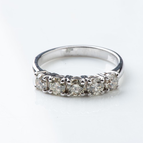 173 - A DIAMOND ETERNITY RING 1,50 CARATS