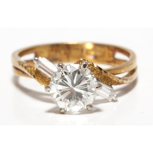 1096 - A DIAMOND TRILOGY RING, 1,30 CARATS