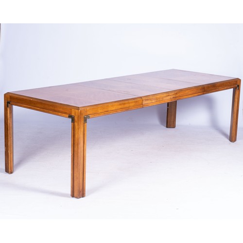 170 - AN ART DECO BLOND WOOD EXTENDING DINING TABLE